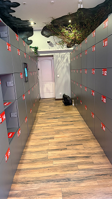 Sikker bagageopbevaringsfacilitet interiør Miodowa Krakow